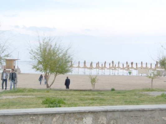 Hotelierii din sudul litoralului deschid obloanele mai greu